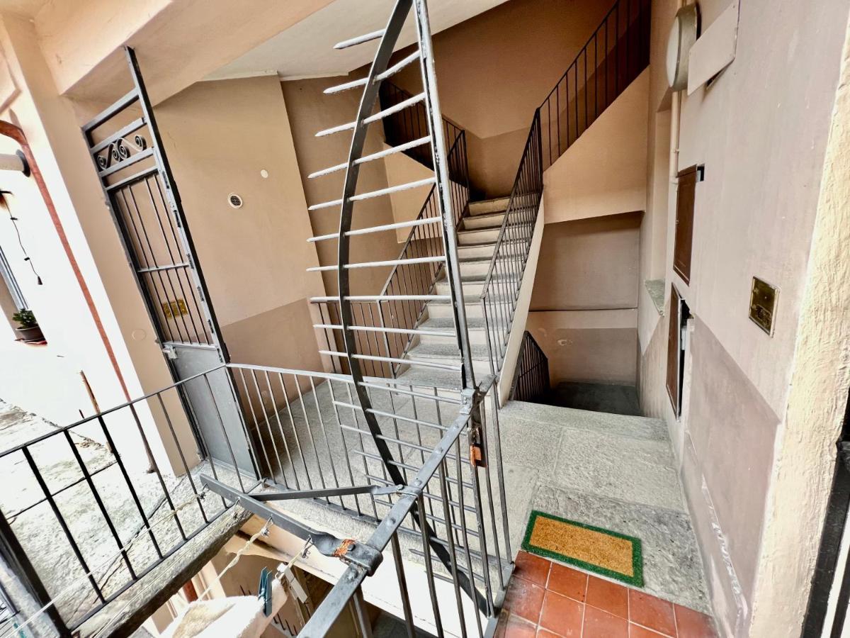 Abstract House Design Home In Center Of トリノ エクステリア 写真