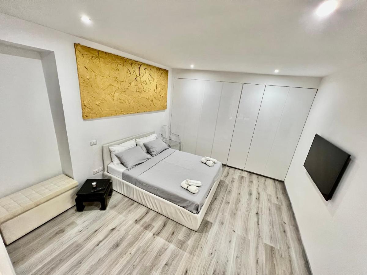 Abstract House Design Home In Center Of トリノ エクステリア 写真