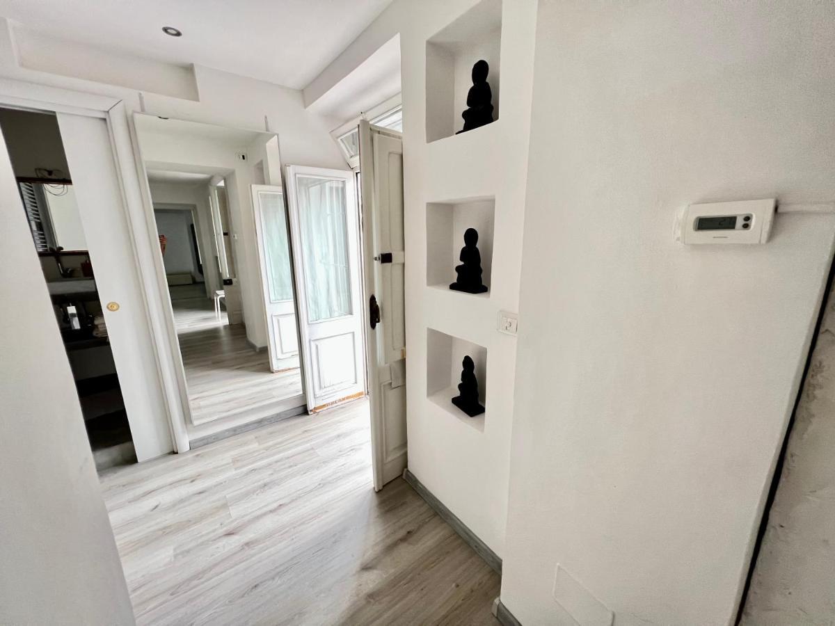 Abstract House Design Home In Center Of トリノ エクステリア 写真