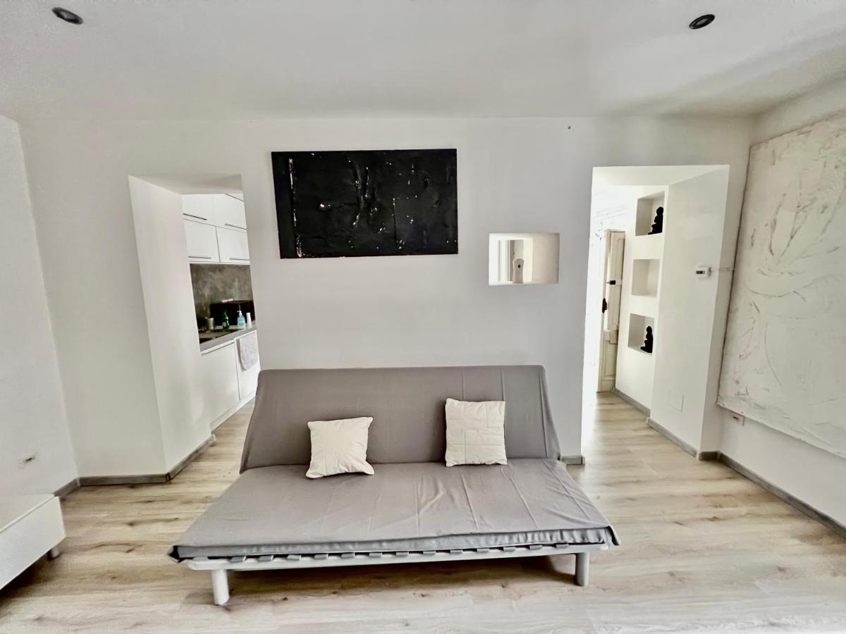 Abstract House Design Home In Center Of トリノ エクステリア 写真