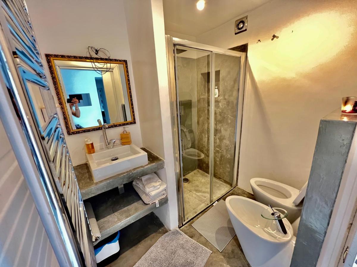 Abstract House Design Home In Center Of トリノ エクステリア 写真