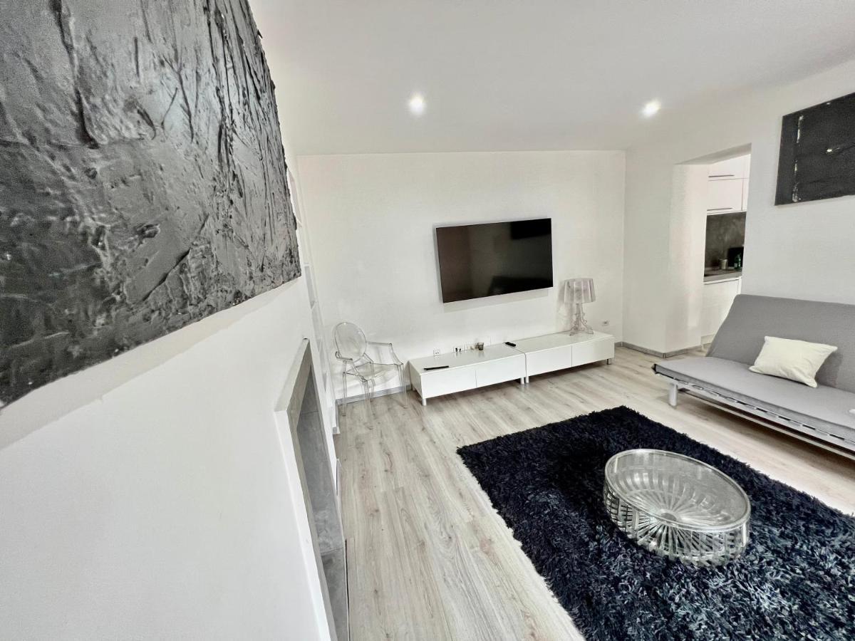 Abstract House Design Home In Center Of トリノ エクステリア 写真